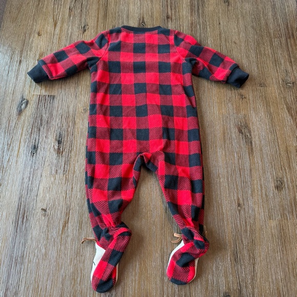 4/20$ Carter's Fleece Red and Black Plaid Moose Footie Footed Sleeper size 6M - Picture 3 of 3